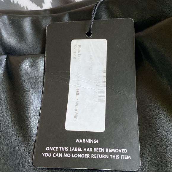 Pretty Little Thing Faux Leather Skirt - Picture 8 of 8